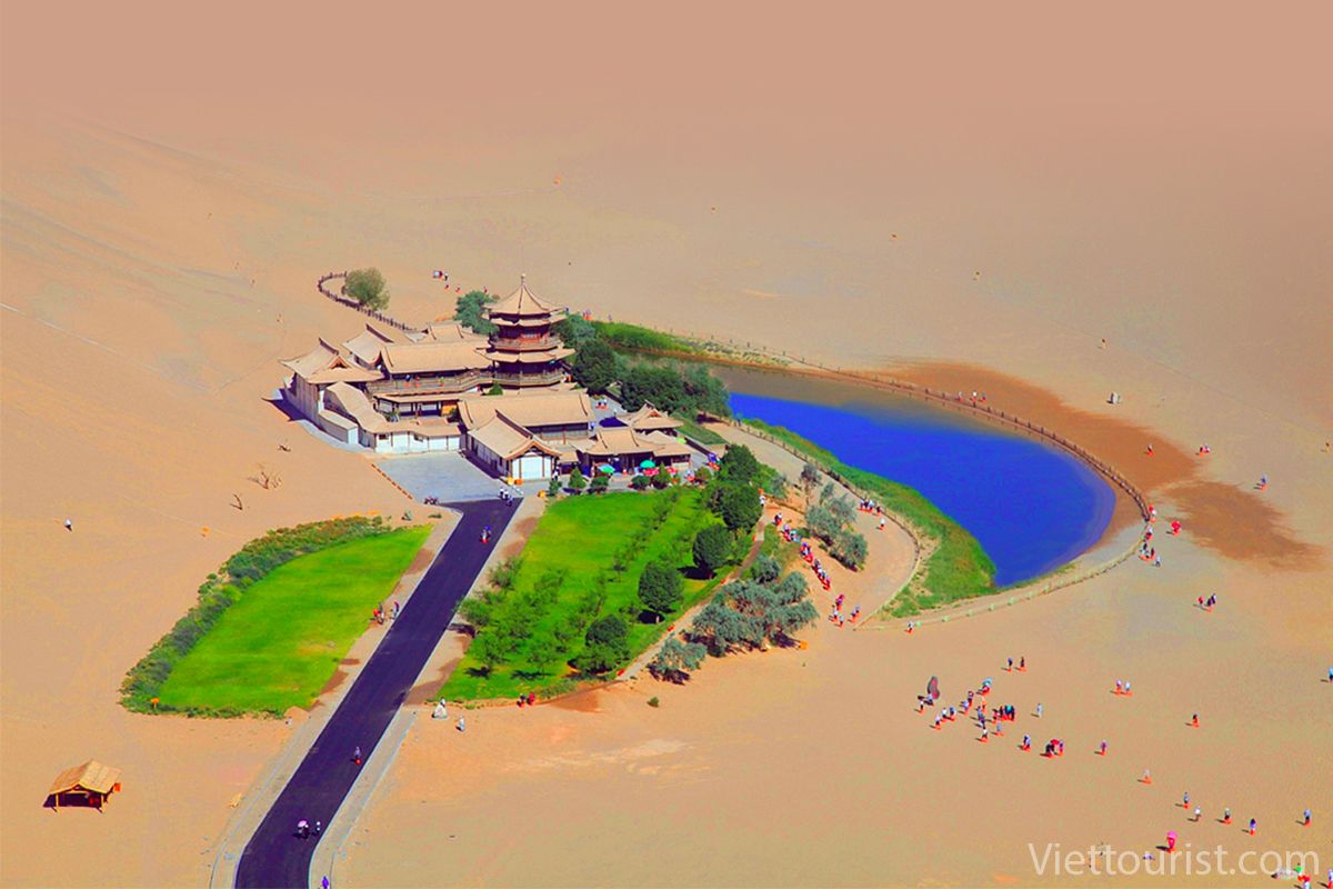 Tám Thắng Cảnh Đôn Hoàng là gì?