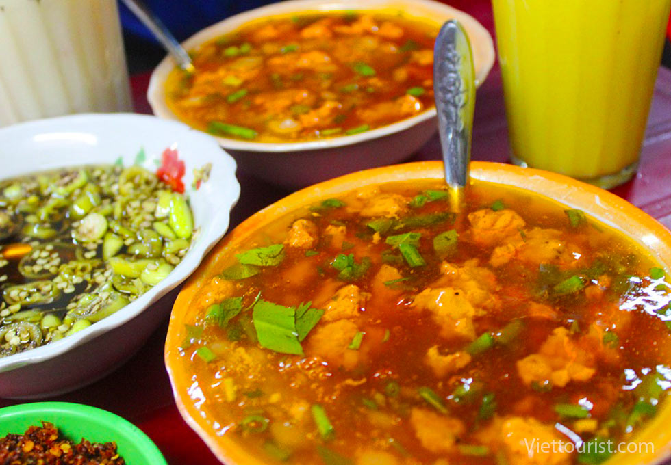 Bánh canh Nam Phổ nổi tiếng xứ Huế có gì mà ăn một lần nhớ mãi?