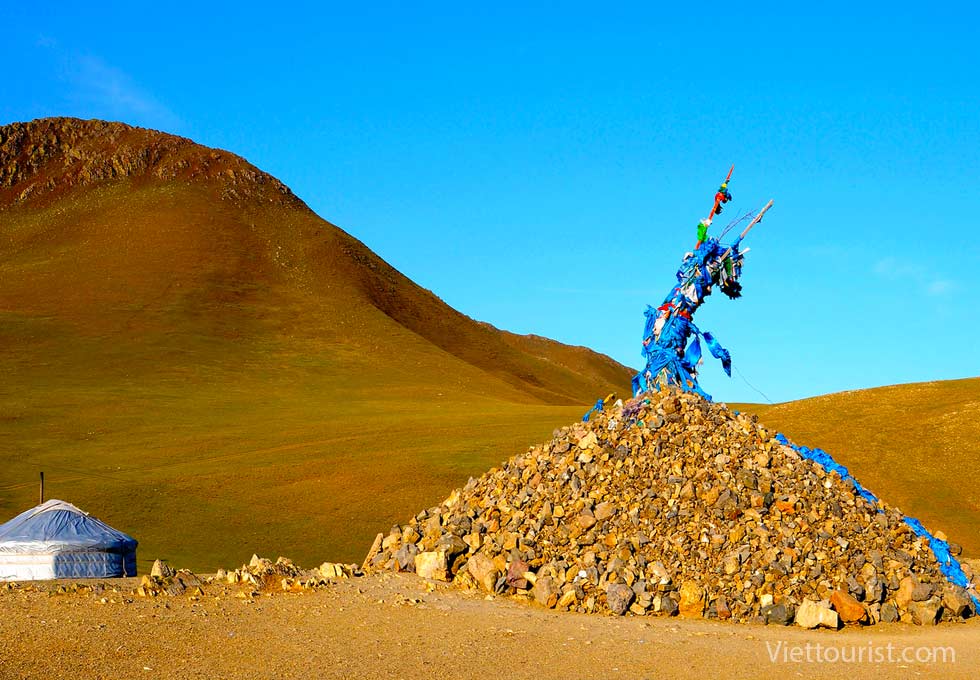 Ovoo – Biểu tượng linh thiêng trong văn hóa Mông Cổ