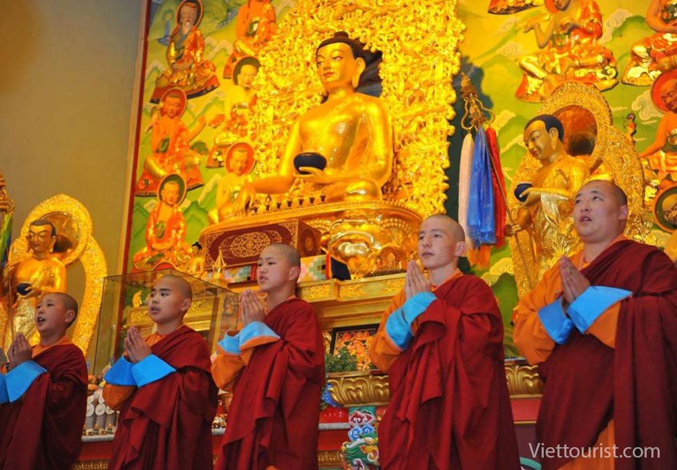 Tôn Giáo Mông Cổ – Tín Ngưỡng Giữa Trời Cao Và Thảo Nguyên Bất Tận