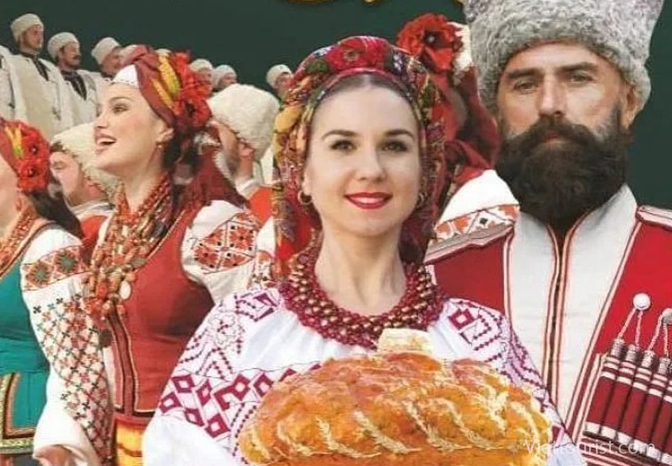 Truyền thống chào đón khách của người Nga bằng bánh mì và muối