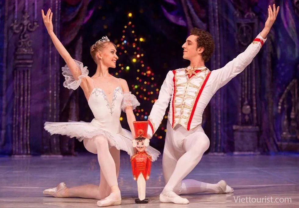 KẸP HẠT DẺ – BẢN HÒA ÂM CỦA GIÁNG SINH VÀ GIẤC MƠ