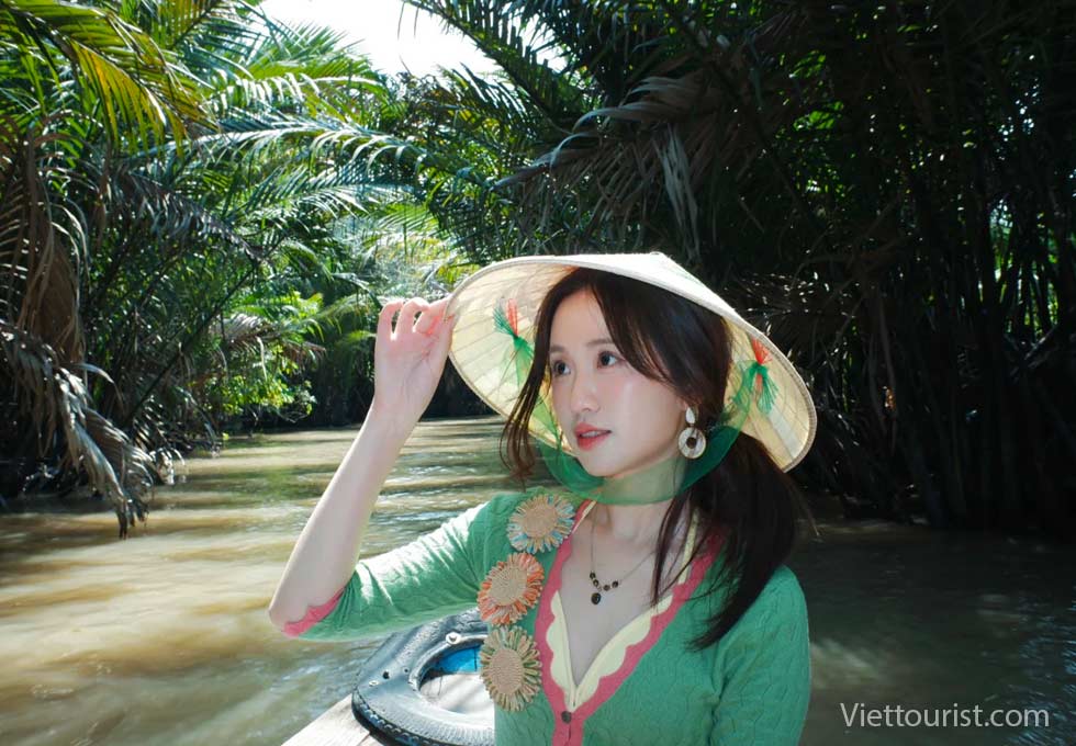 Khi Miền Tây Hóa Nàng Thơ Gây Bão Xiaohongshu