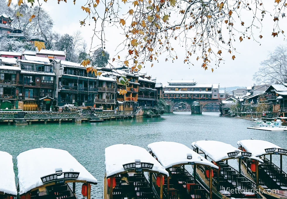 NHỮNG TRẢI NGHIỆM THÚ VỊ KHI DU LỊCH TẠI PHƯỢNG HOÀNG CỔ TRẤN