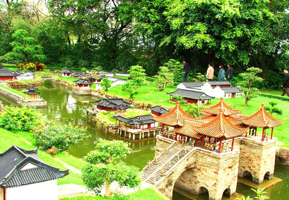 cong-vien-trung-hoa-cam-tu-viettourist