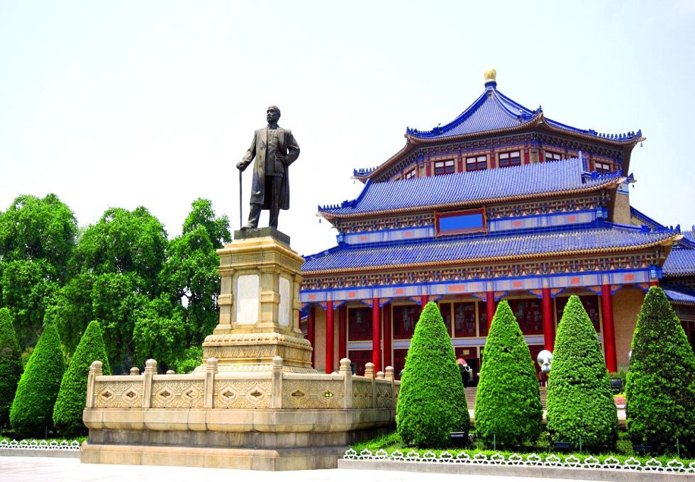 nha-tuong-niem-ton-trung-son-quang-chau-viettourist