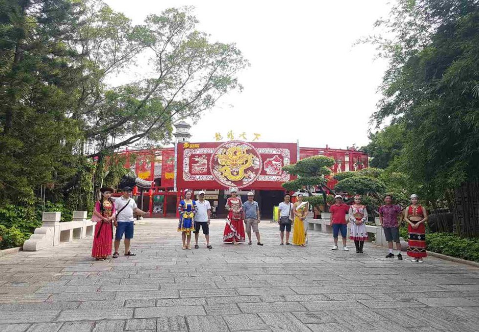 show-bieu-dien-van-hoa-nghe-thuat-trung-hoa-viettourist